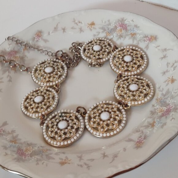 Vtg Gold Tone Bib Necklace White Lucite Medallions J. Crew Style - Picture 3 of 8